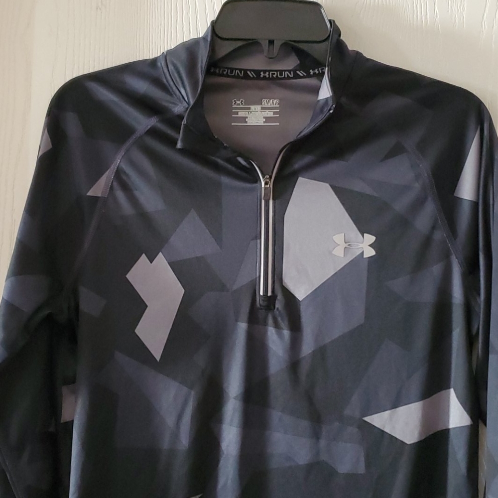 Under Armour Fitted Women's Pullover Shirt Size SM - Picture 3 of 7